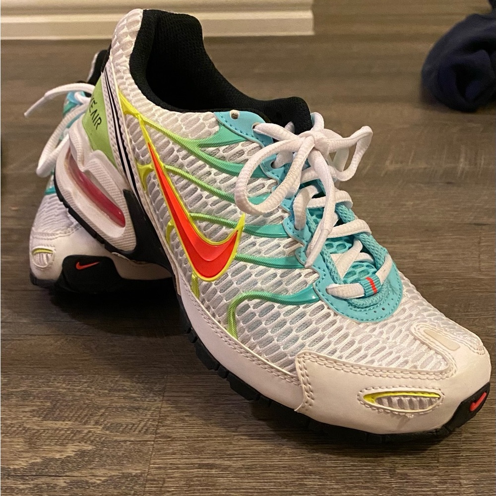 Size 6 Nike tennis shoes